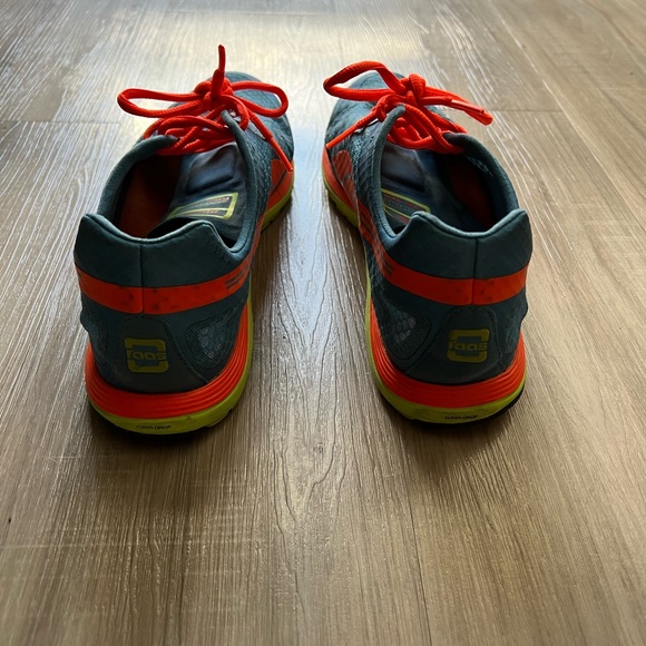 Puma neon sneakers. Size 9. Beautiful pair of shoes!! Very comfortable!! - Picture 3 of 4